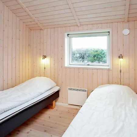 6 Person In Saeby-by Traum Lyngså