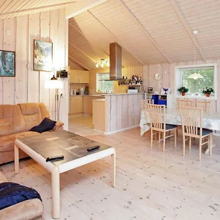 6 Person In Saeby-by Traum Lyngså